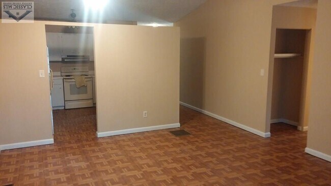 Building Photo - 150 Monty Dr
