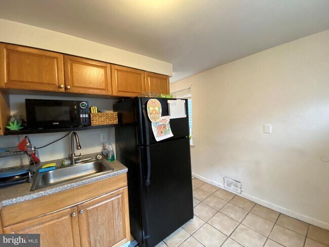 Building Photo - 3210 Haverford Ave