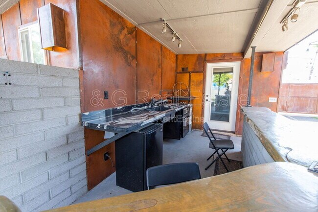 Building Photo - 730 E Solana Dr