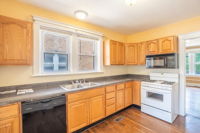 Building Photo - 1115 Edward Terrace