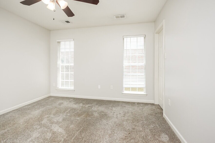 Building Photo - 5290 Kristy Ln