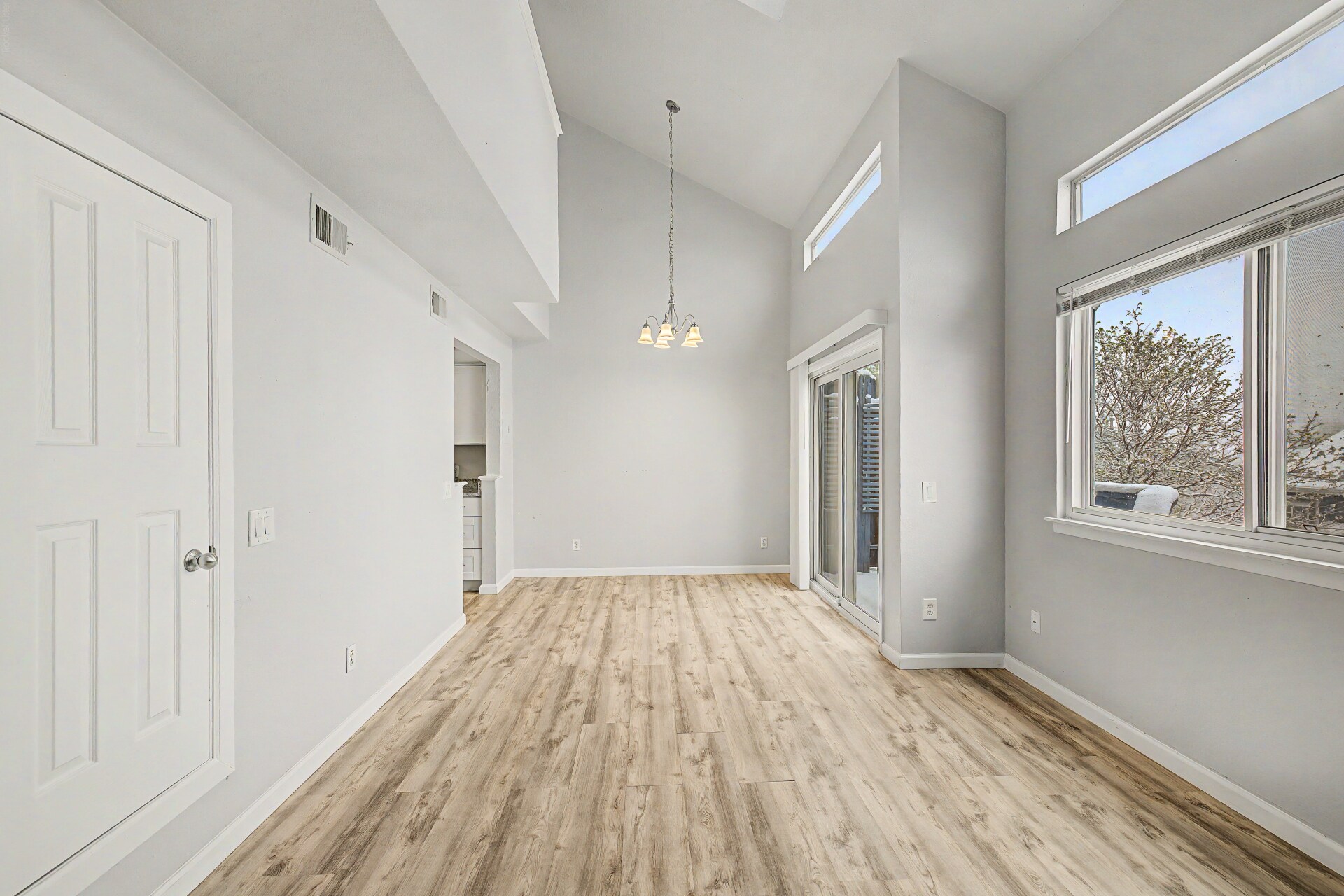 Building Photo - 1342 S Cathay Ct