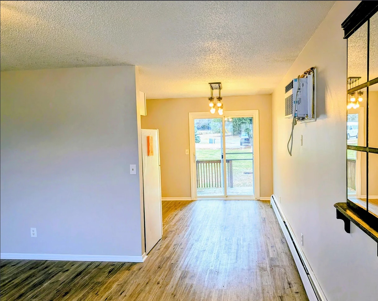 Building Photo - 303 W Elizabeth St