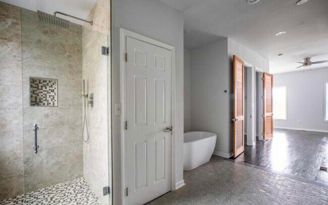 Building Photo - 815 N Calhoun St