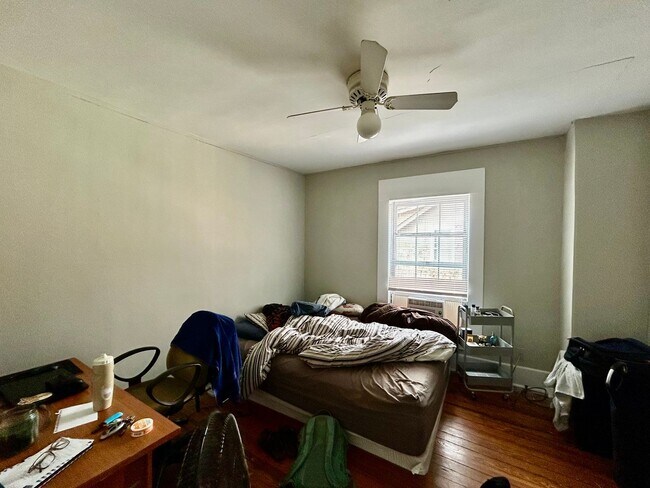 Building Photo - UK STUDENTS — LIVE RIGHT ACROSS FROM KROGER FIELD!