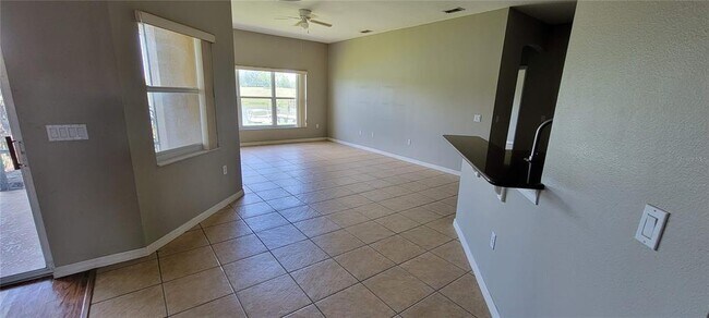 Building Photo - 3504 Somerset Cir
