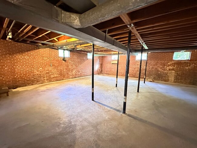 Building Photo - Graham area