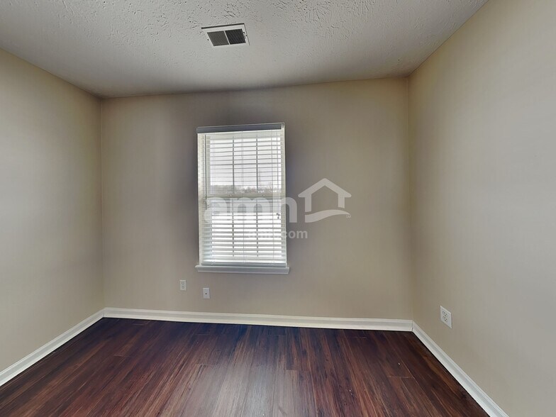 Building Photo - 6002 Candlewick Dr