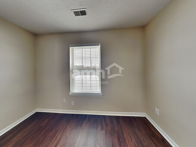 Building Photo - 6002 Candlewick Dr