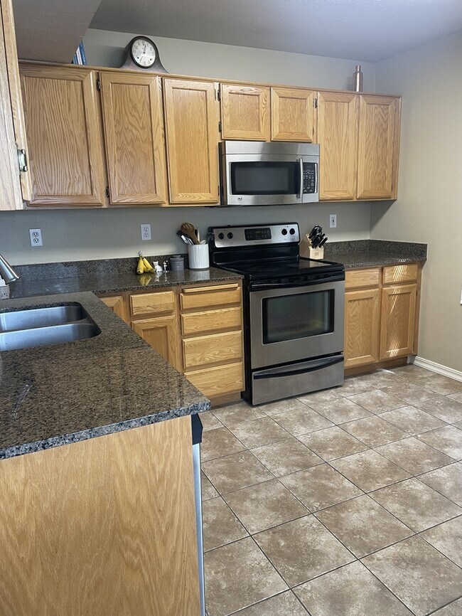 Building Photo - Murray Condo