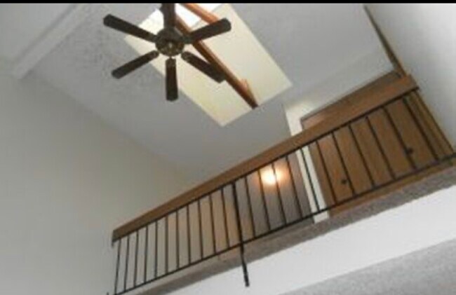 Building Photo - 2723 Dartmouth Dr