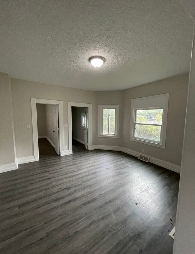 Building Photo - 37 Magnolia Ave