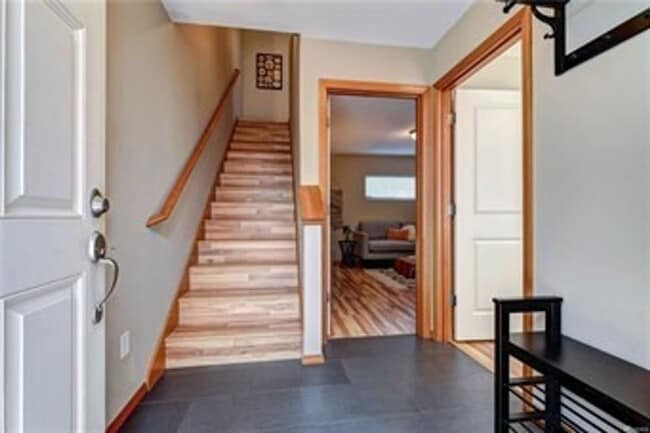 Building Photo - West Seattle Townhome!