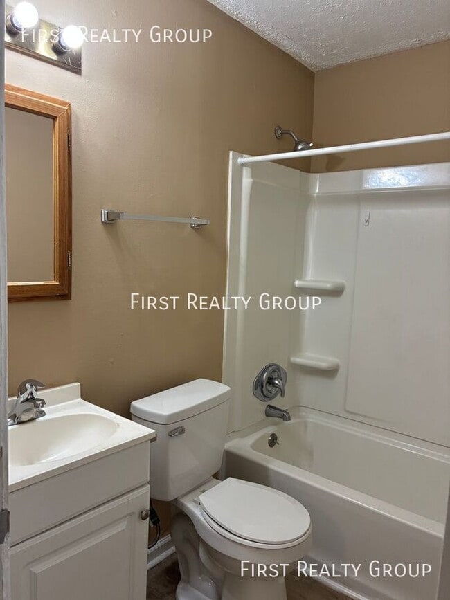 Building Photo - 415 Alexander Dr