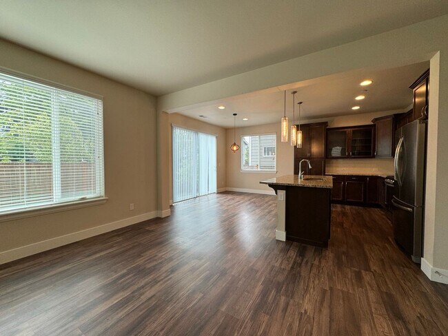Building Photo - Gorgeous 4BR, 3.5BA Gem in Kingstone Community, Lynnwood,