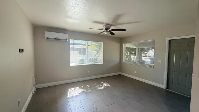 Building Photo - 800 Moffett St