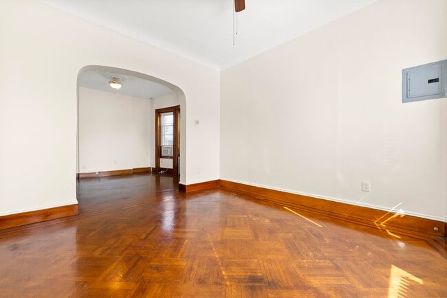 Building Photo - 32 Pearsall Ave