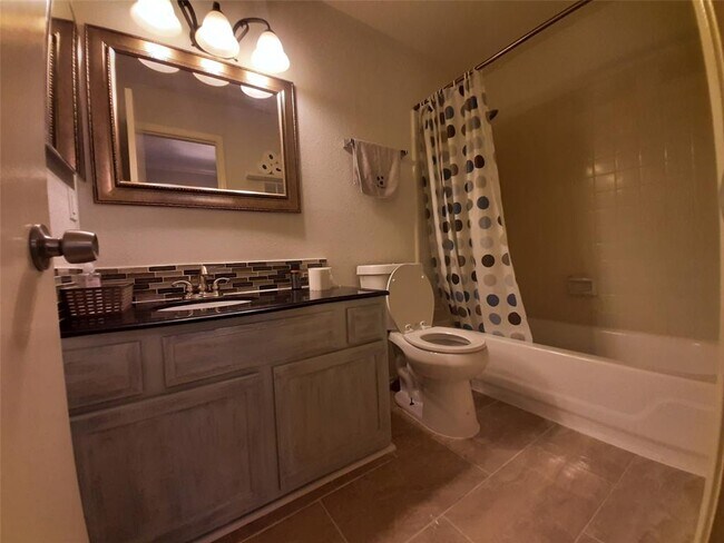 Building Photo - 9700 Leawood Blvd