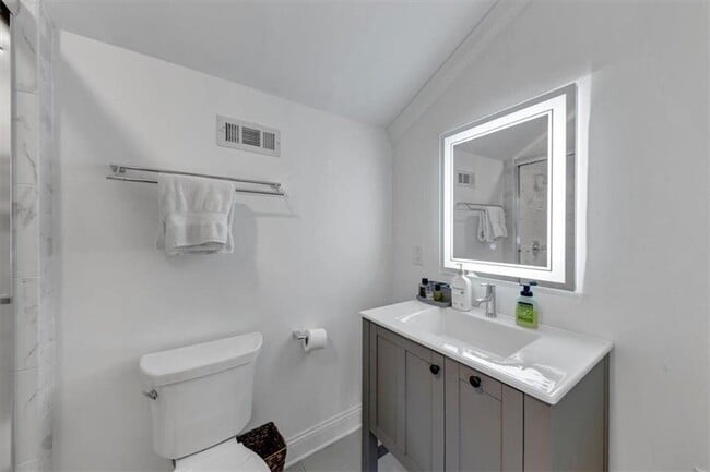 Building Photo - 4222 Rickenbacker Dr NE