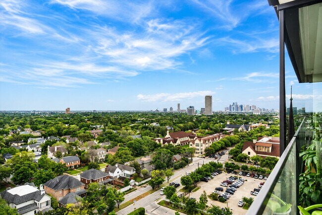 Building Photo - 3433 Westheimer Rd