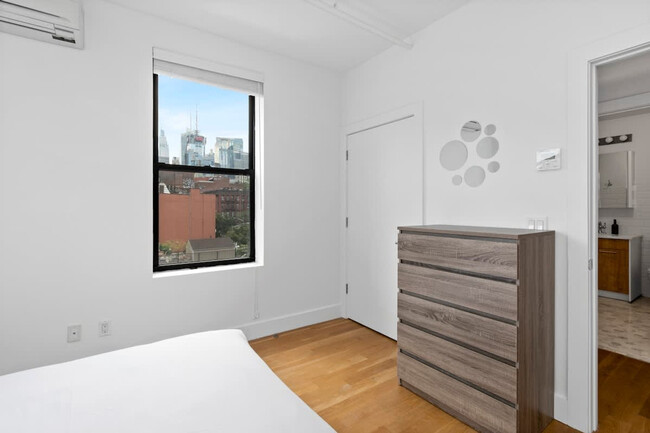 Building Photo - 517 W 45th St