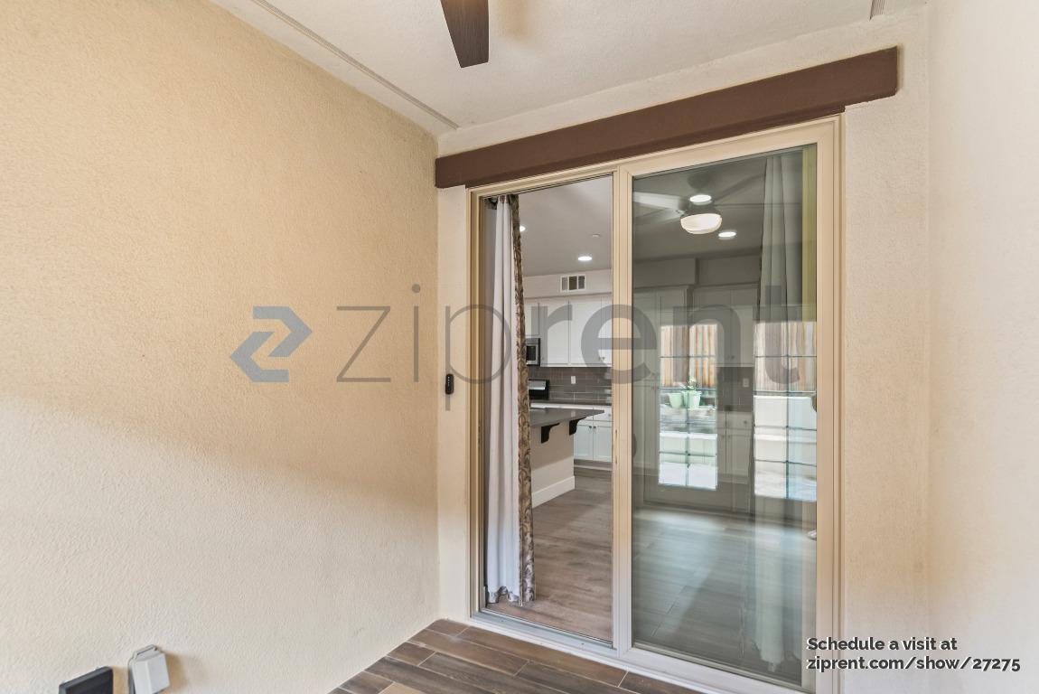 Building Photo - Unit
