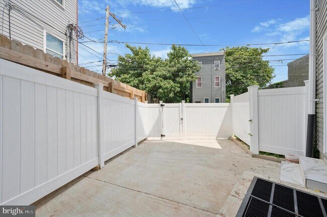 Building Photo - 2405 Ridge Ave