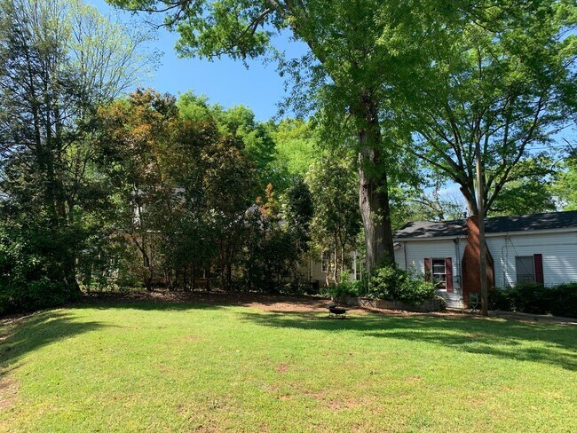 Building Photo - 3/2 Near UGA campus off Bloomfield Street - Available Early August 2026