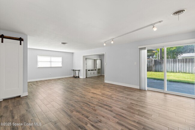 Building Photo - 346 Cyprus Dr
