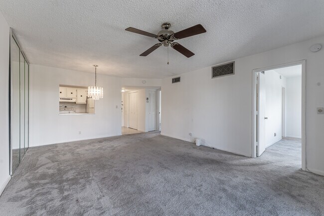 Building Photo - 251 S Cypress Rd