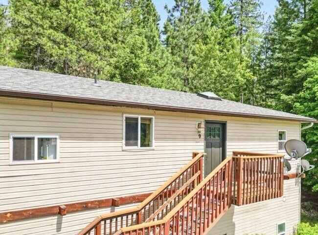 Building Photo - 43143 Riverview Dr