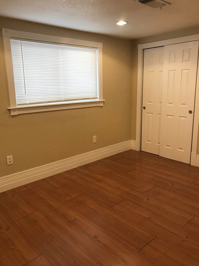 Building Photo - 2601 W 3rd St