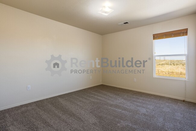 Building Photo - ***Lease Pending*** Please apply at your o...