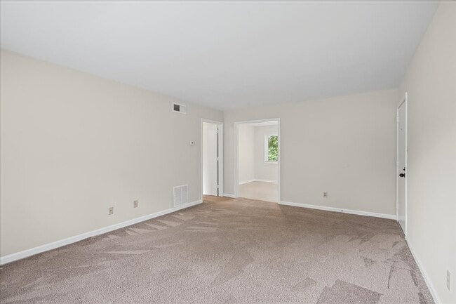 Building Photo - 2430 Coosawattee Dr NE