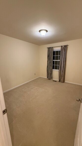 Building Photo - 7415 Fountain Head Dr