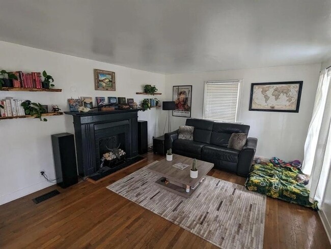 Building Photo - 2403 Jarratt Ave