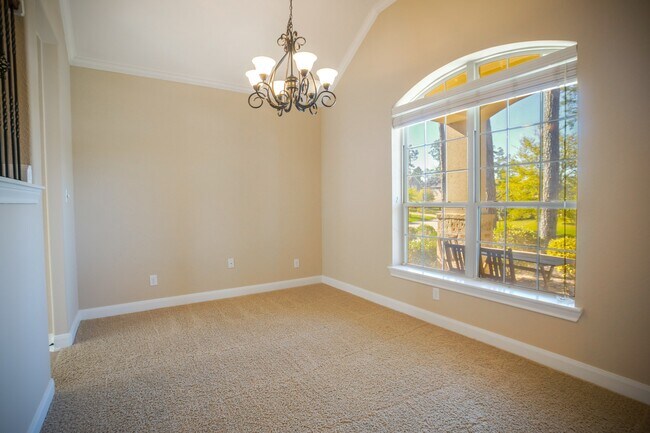 Building Photo - 2 Hadlock Pl