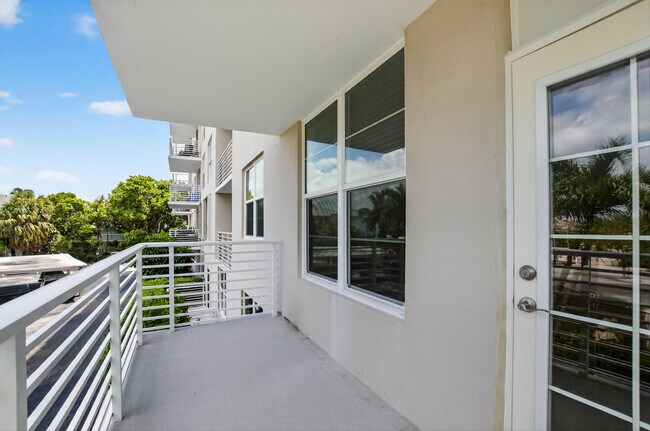 Building Photo - 2851 S Ocean Blvd