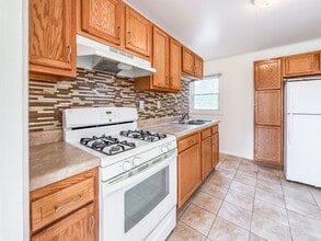 Building Photo - Newly Renovated 2 bedroom, 1 bathroom Urbana-Available April 1st, 2026