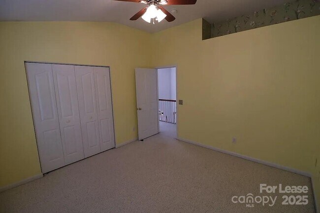 Building Photo - 10979 Princeton Village Dr