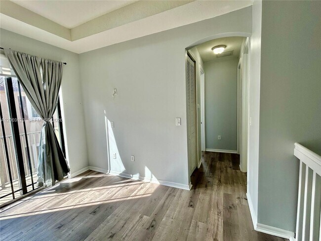Building Photo - 607 NE 35th Ave