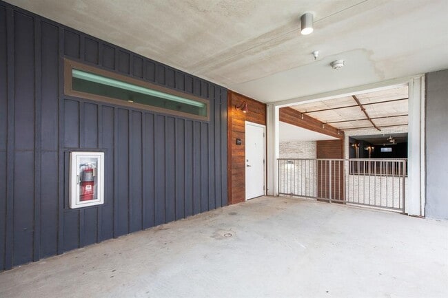 Building Photo - 4361 S Congress Ave