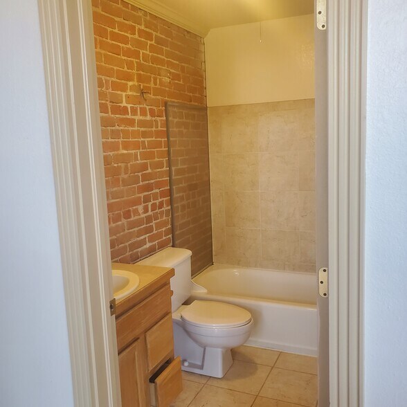 Building Photo - 216 1st St