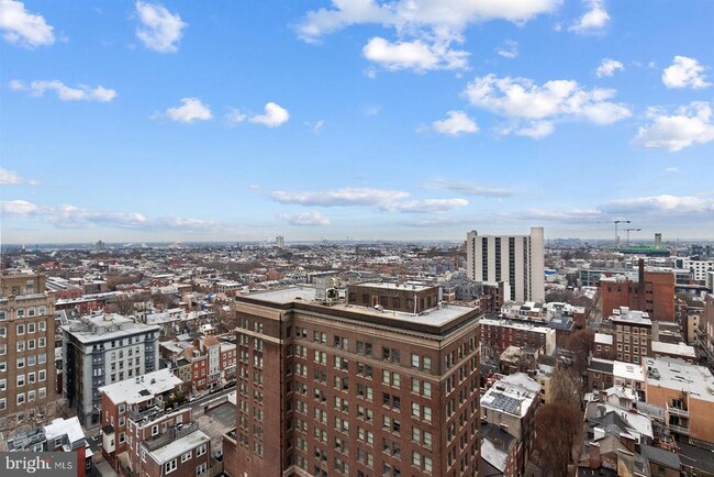 Building Photo - 1326-42 Spruce St