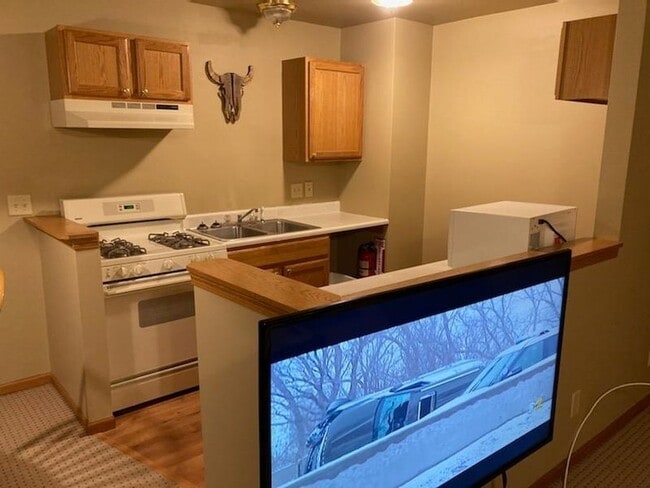 Building Photo - 325 S Clark St