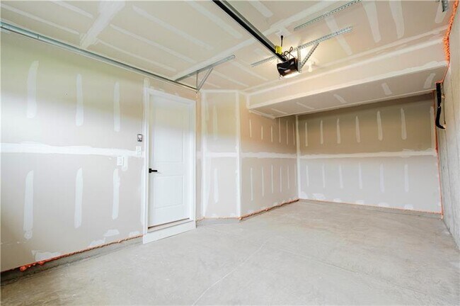 Building Photo - 157 White Oak Dr