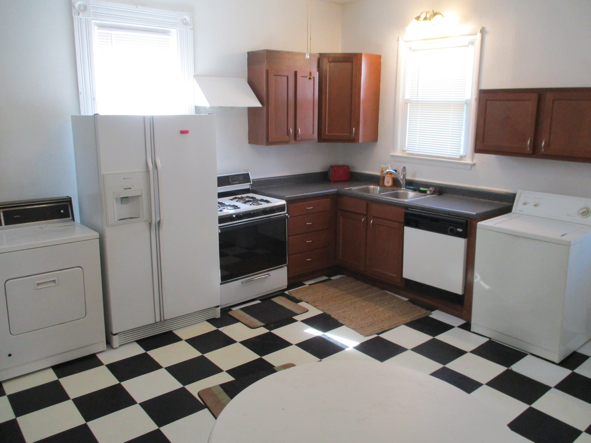 Kitch sink,dishwasher,ref,stove,w/d - 84 McMillen Ave