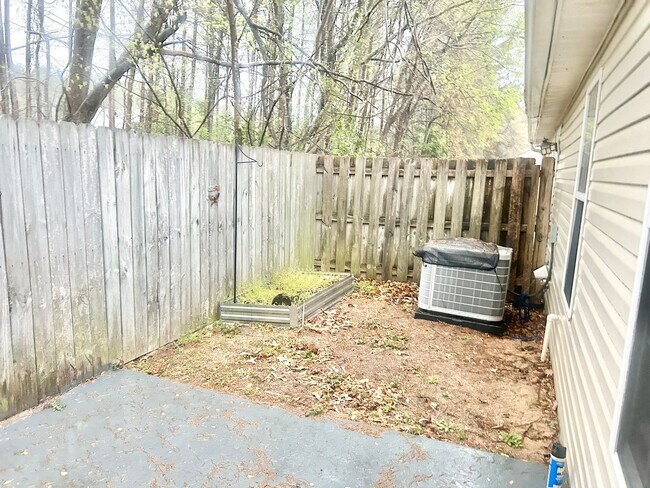 Building Photo - Charming 3BR Townhouse Near Shopping & Doctors Hospital