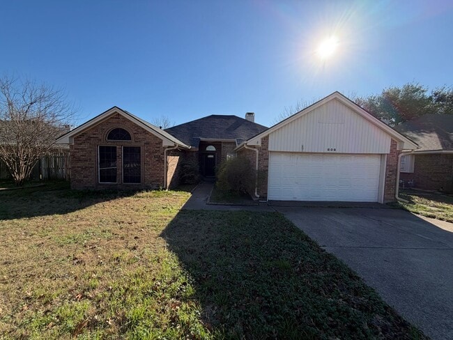 Building Photo - 808 Creekside Dr