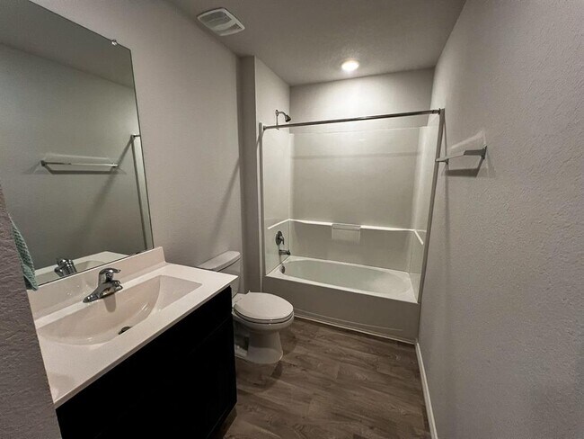 Building Photo - 310 Comal Dr